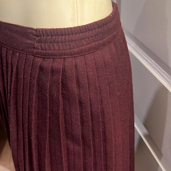 Cranberry Pleated mid length wool lined skirt Vintage Medium - Picture 3 of 6